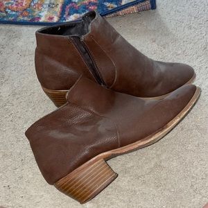UO ANKLE BOOTS